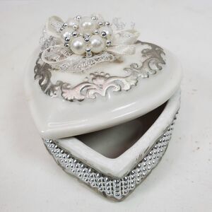 Vintage Wedding Heart Silver White Trinket Box 2.75x3.25 Inch
